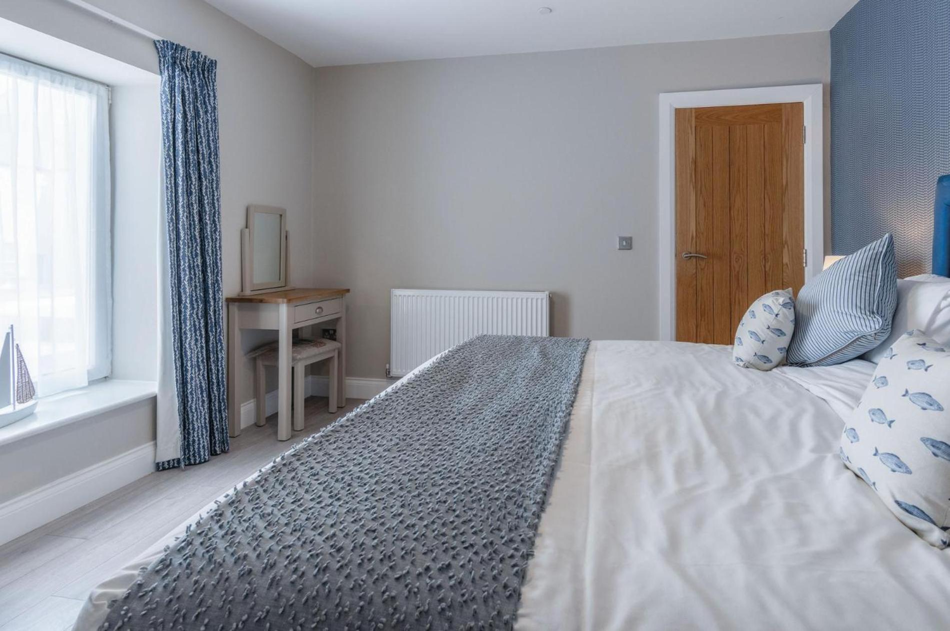 Haven View - 2 Bedroom Apartment - ミルフォード・ヘブン エクステリア 写真
