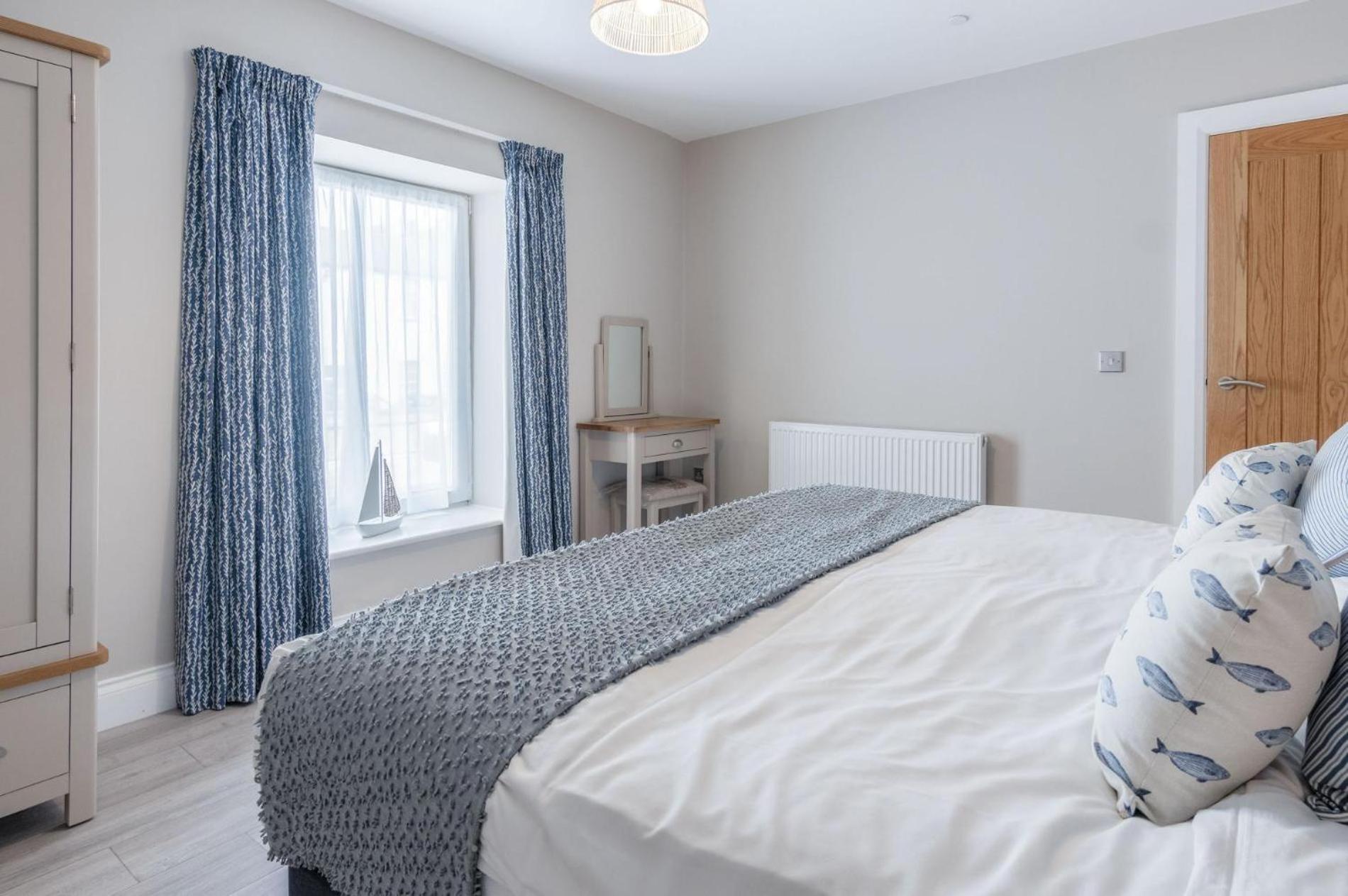 Haven View - 2 Bedroom Apartment - ミルフォード・ヘブン エクステリア 写真