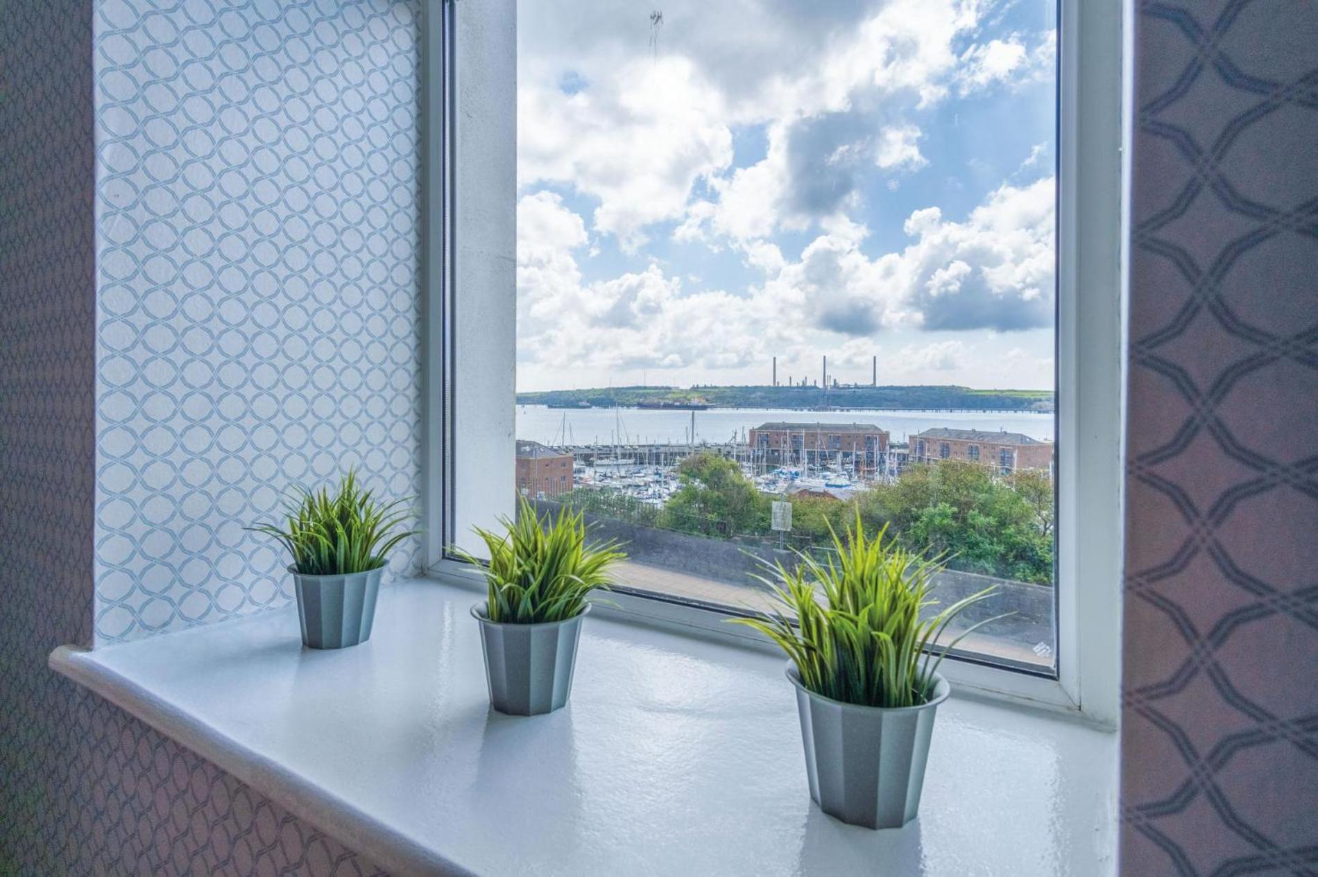 Haven View - 2 Bedroom Apartment - ミルフォード・ヘブン エクステリア 写真